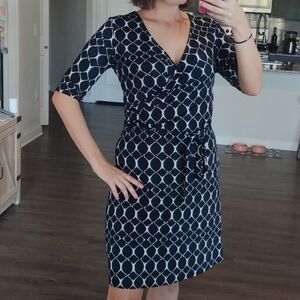 Gilli Blue and White Sheath Dress with V-Neck and 3/4 Sleeves